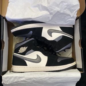 Air Jordan 1 Mid SE